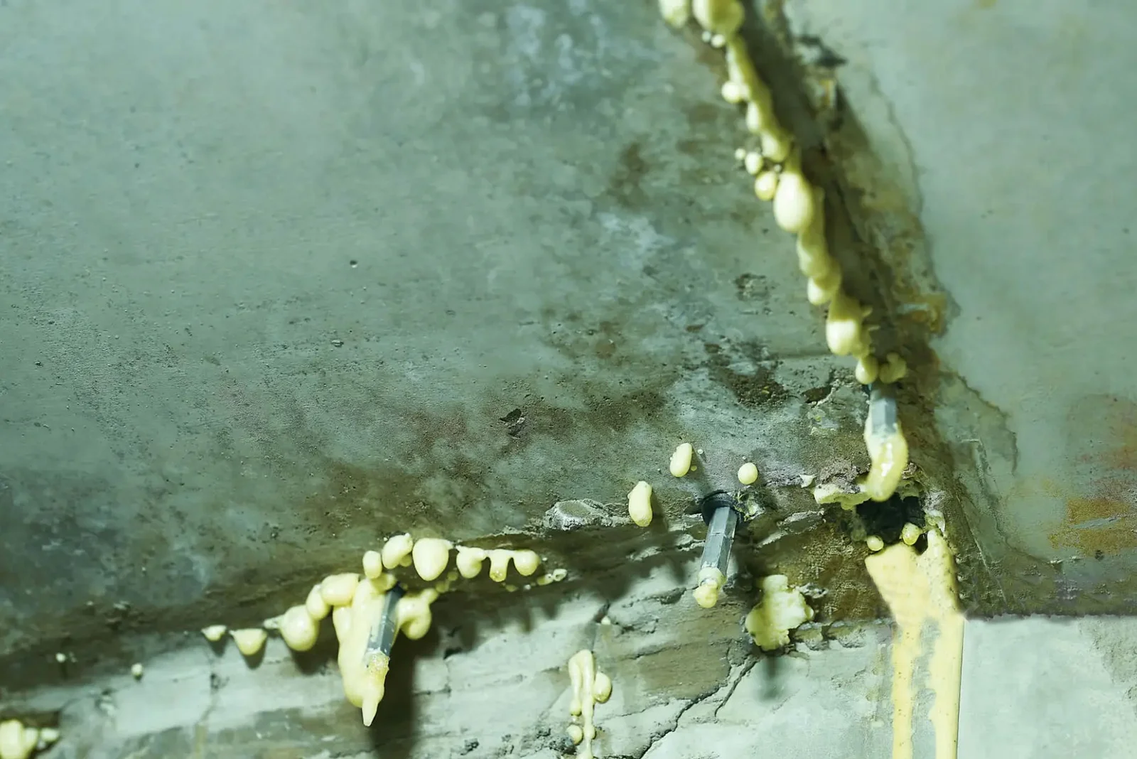 The difference between oil-based(Oil soluble)polyurethane grouting fluid and water-based(Water soluble) polyurethane grouting fluid