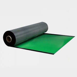 Self-adhesive cross laminated bitumen membrane